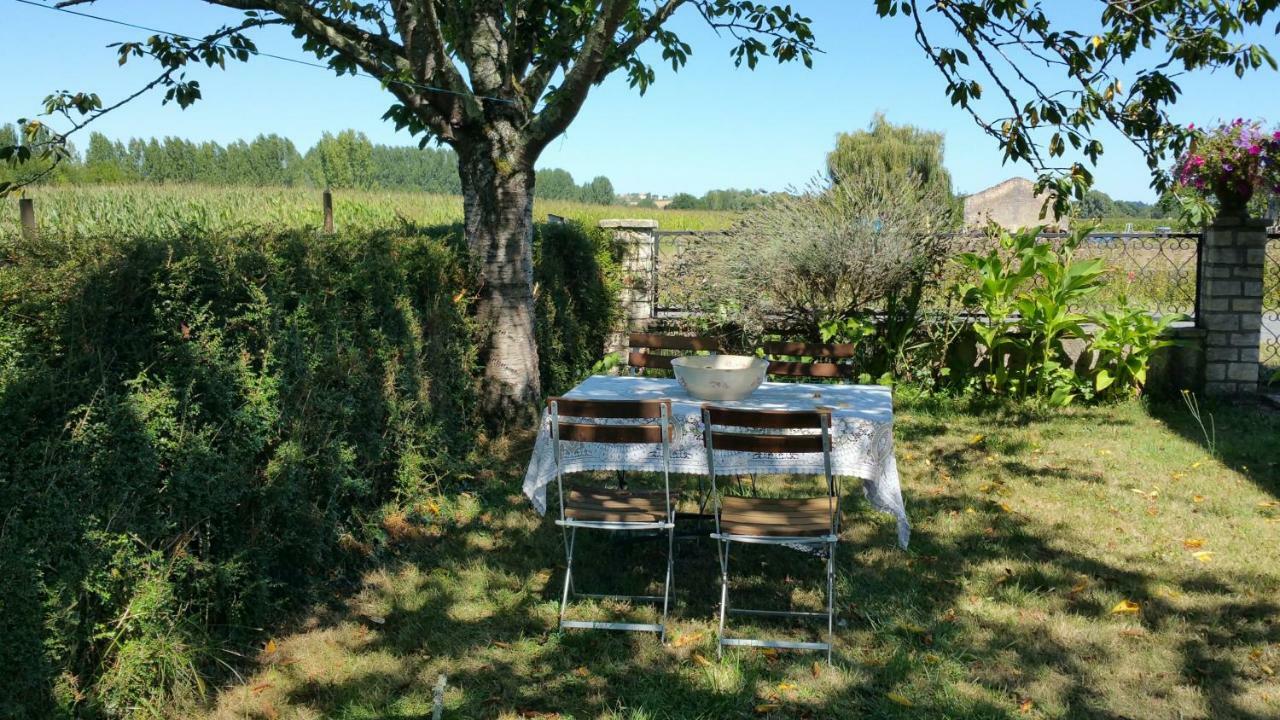 Bed and Breakfast Le savoir vivre à Bonnes  Extérieur photo