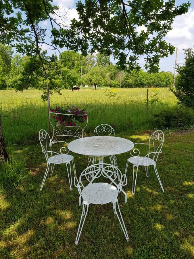 Bed and Breakfast Le savoir vivre à Bonnes  Extérieur photo